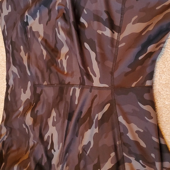 Maurices gray camo leggings size 2X * New without tags - Picture 5 of 6